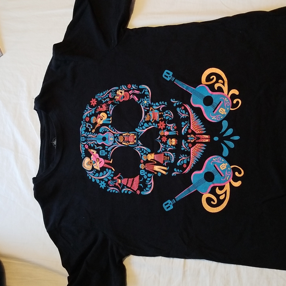 Disney movie Coco skull and guitars black t-shirt men size M